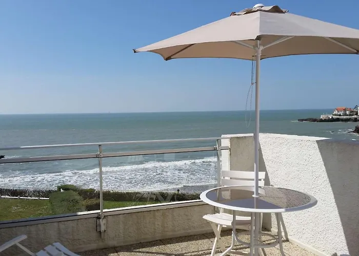 Apartamento 4 Personnes Proche Centre De Avec Terrasse Et Parking Prive - Fr-1-494-88 Royan