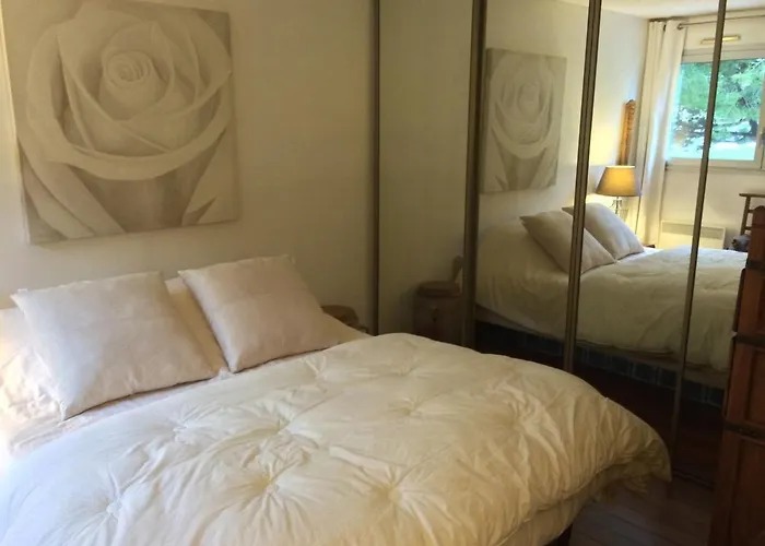 Apartamento 4 Personnes Proche Centre De Avec Terrasse Et Parking Prive - Fr-1-494-88 Royan